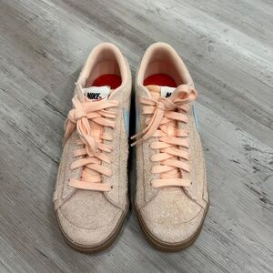 Nike Blazer Low '77 Women's Size 9.5 Peach White Gum Salmon Shoes